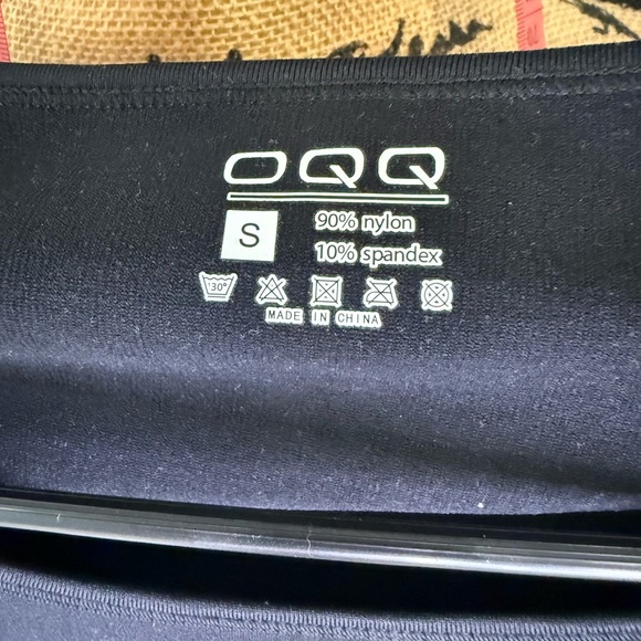 Black Long Sleeve Crop Top - Picture 6 of 7